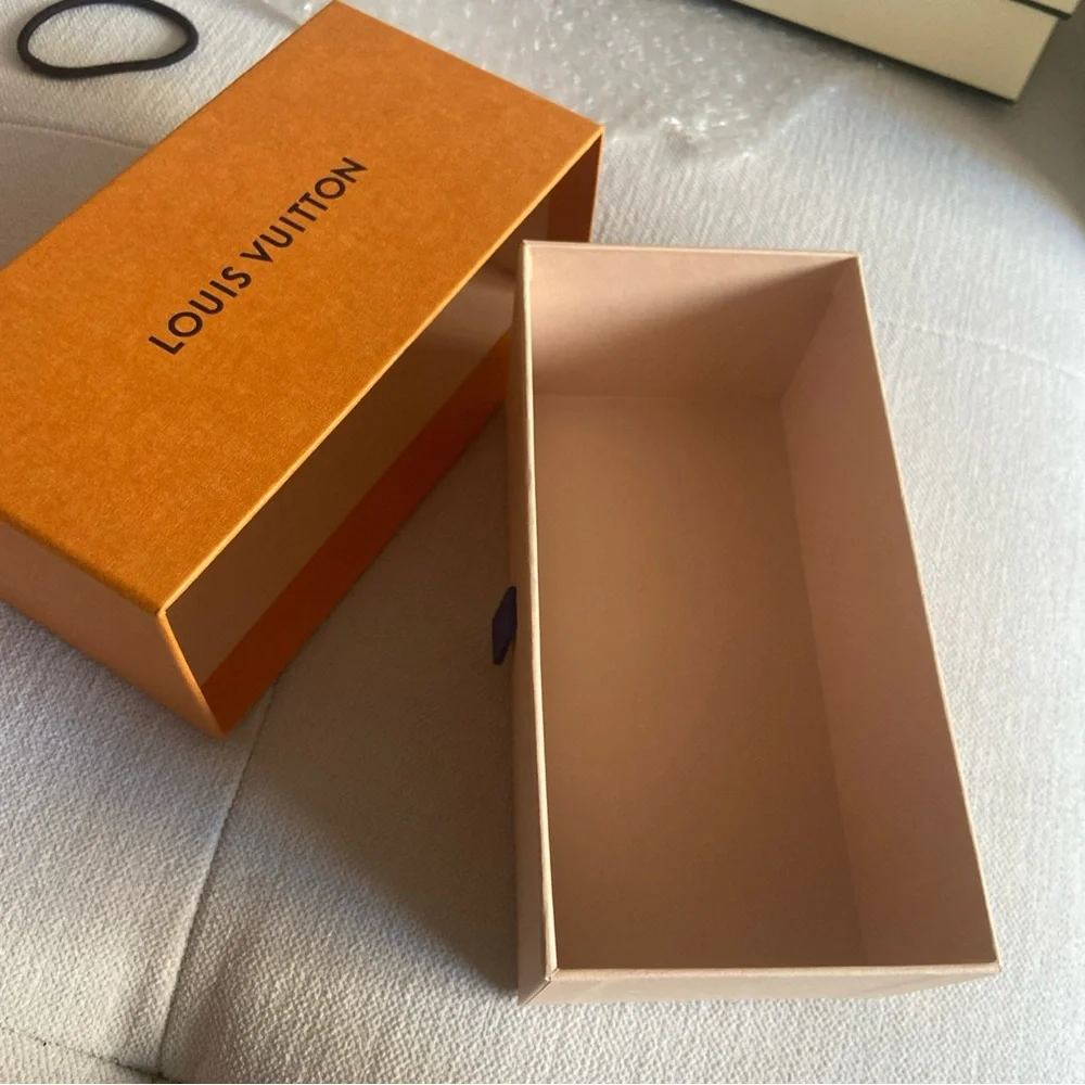 Louis Vuitton pull box new 7x2,85x3,6